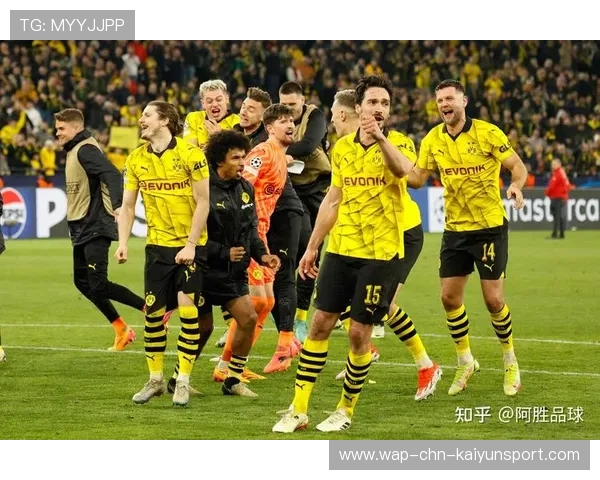 多特蒙德新星连过四人世界波，全场欢呼